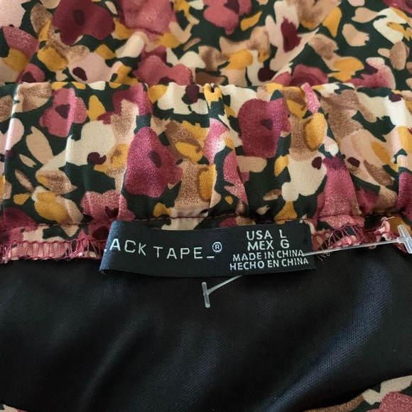 BLACK TAPE FLORAL PLEATED SKIRT SIZE 16 - Picture 10 of 10